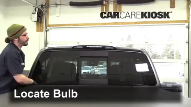 2017 Nissan Titan XD SL 5.6L V8 Éclairage Feu de freinage central (remplacer l'ampoule)